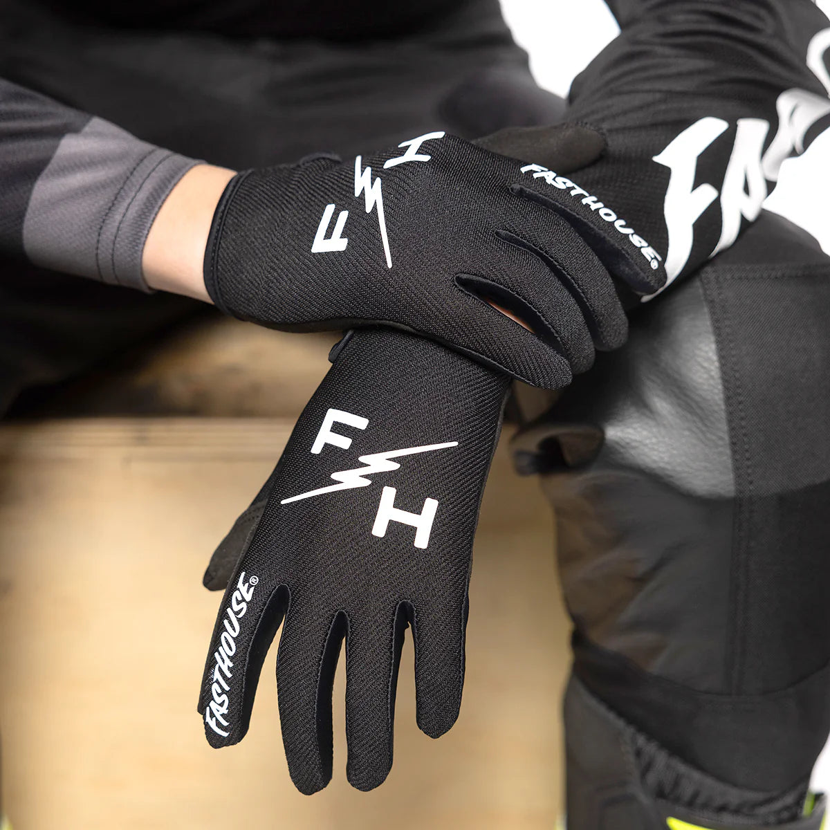 Fasthouse Carbon Eternal Youth Glove - Black