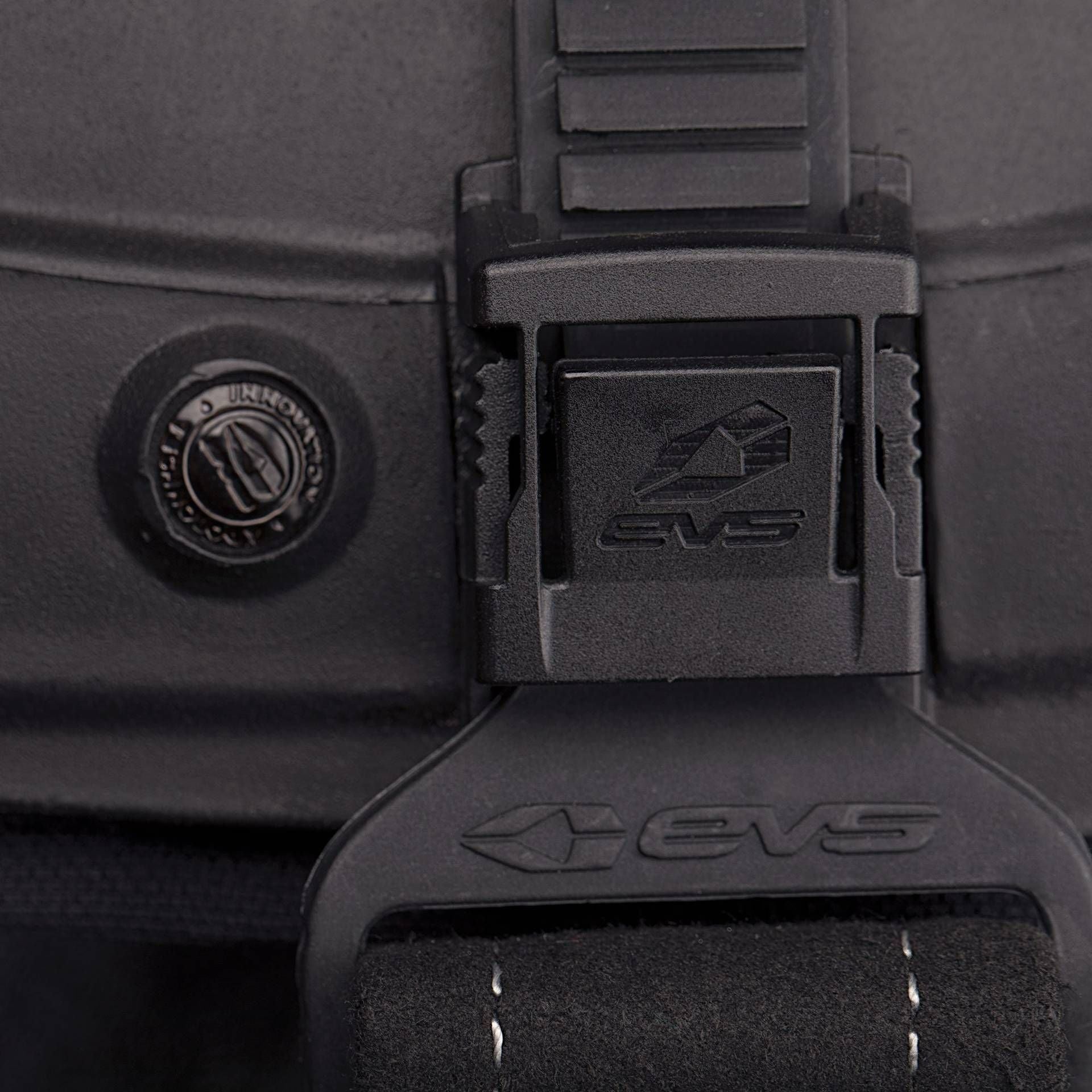 EVS RS9 Knee Brace